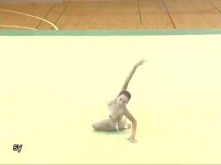 Corina справи з оголеними грудьми gymnastics