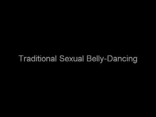 Sedusive indisk unge kvinne gjør den traditional seksuell mage dansing