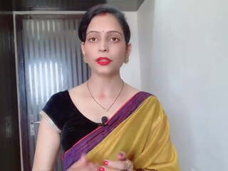 India desi bhabhi vistiendo amarillo saree en frente de. | xhamster