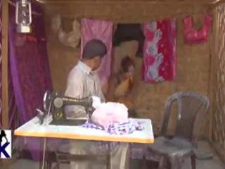 Desi lummav bhabi romantika koos kohalik tailor