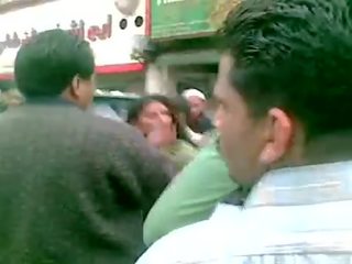 Young female Fighting In Gulberg Lahore - Youtube