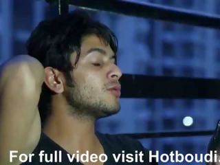 Pagal devar bhabi - bangla коротка фільм mutiple nip slip під час купання (new)