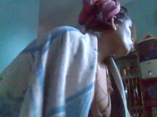 India tante mengenakan saree thereafter mandi