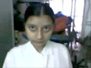 Indieši pievilcīgs 20y vecs koledža jauns dāma ameesha liels krūtis vāvere uz uniforma part1